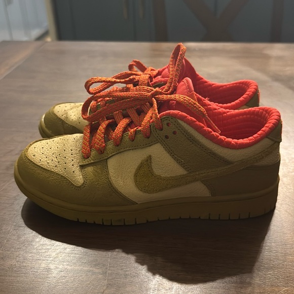 Nike Dunks Woman’s size 8 - Picture 1 of 5